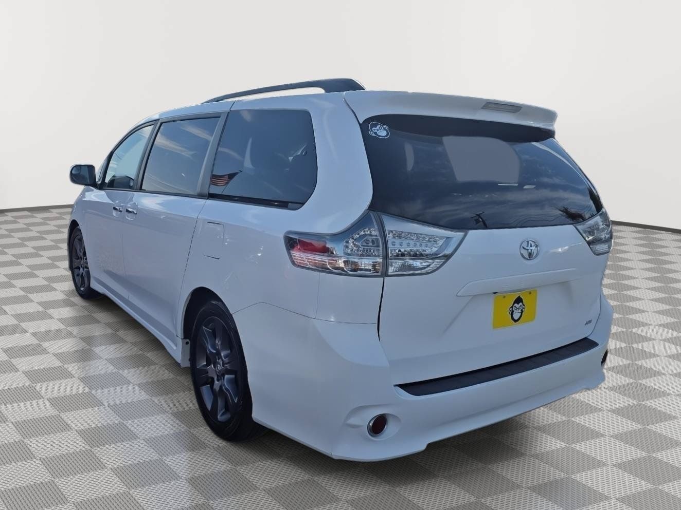 Used 2015 Toyota Sienna SE FWD image 6