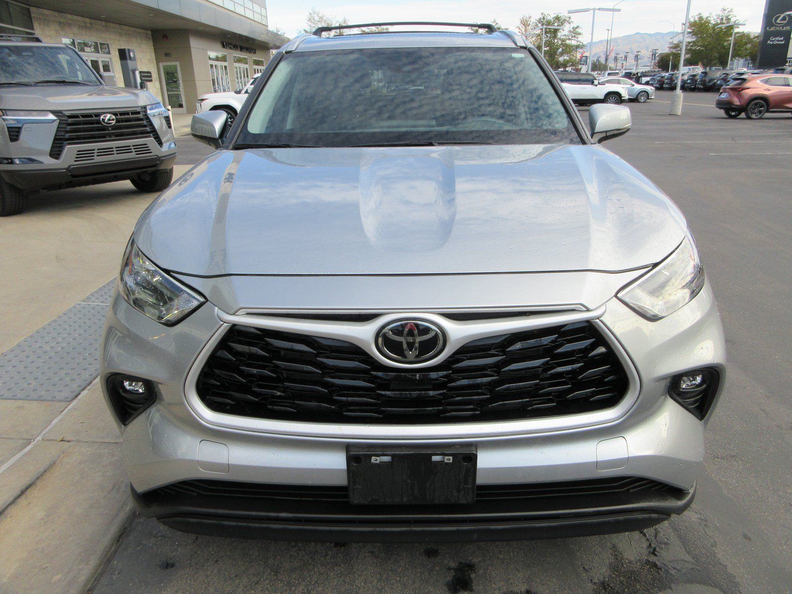 Used 2024 Toyota Highlander XLE AWD/4WD image 15