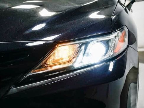 Certified 2020 Toyota Camry SE image 8