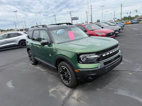 Used 2025 Ford Bronco Sport Outer Banks w/ Outer Banks Tech Package+ AWD/4WD image 3