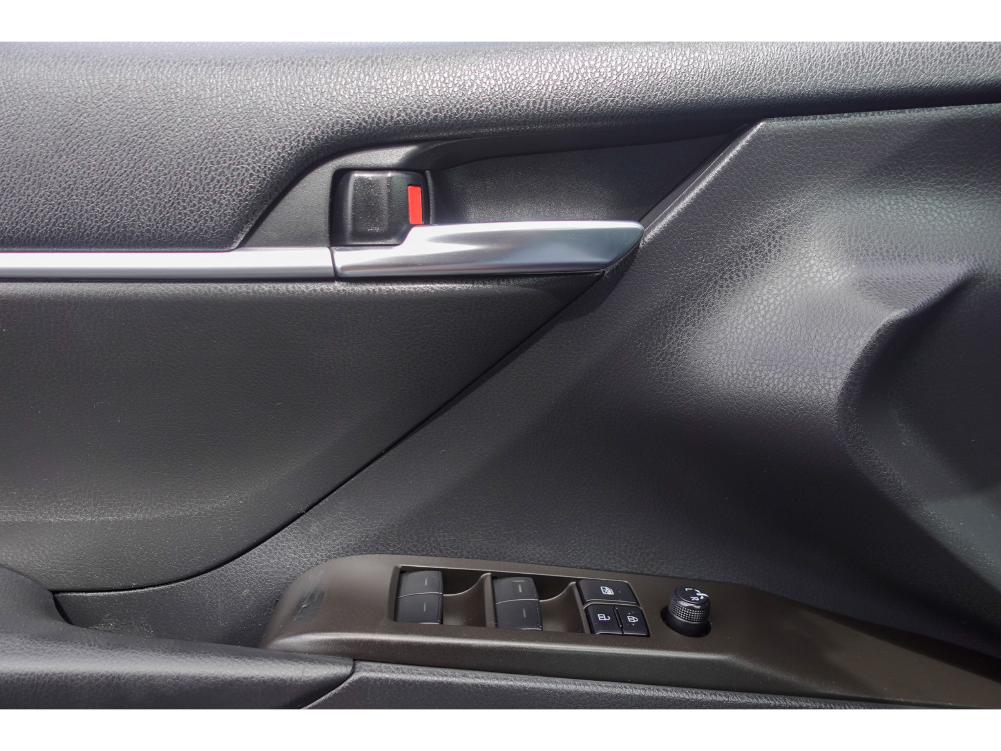 Used 2022 Toyota Camry SE FWD image 11