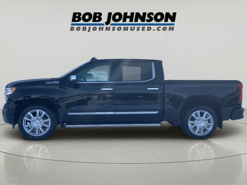 Used 2023 Chevrolet Silverado 1500 High Country w/ High Country Premium Package AWD/4WD image 4