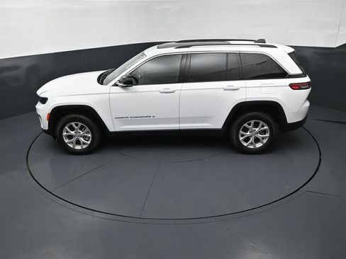 Used 2024 Jeep Grand Cherokee Limited AWD/4WD image 15