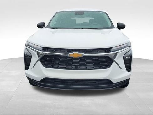 Certified 2024 Chevrolet Trax LS w/ Driver Confidence Package image 8