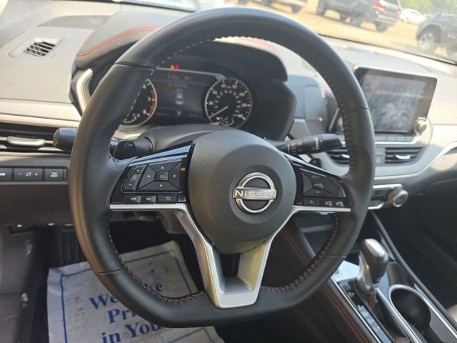 Used 2025 Nissan Altima 2.5 SR FWD image 9