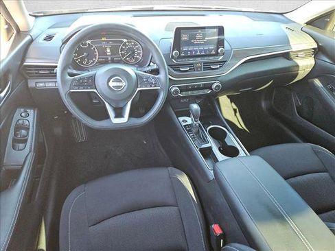 Used 2024 Nissan Altima 2.5 SV image 16
