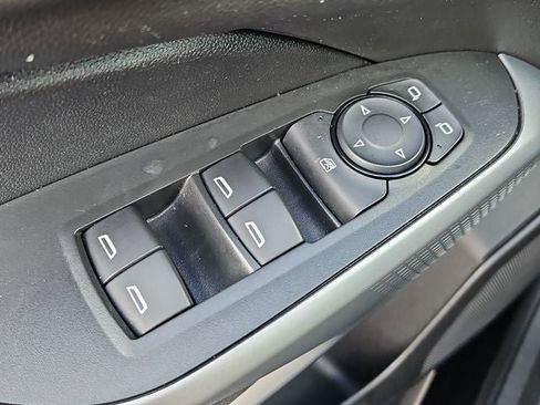 Used 2024 Chevrolet Trax LS image 32