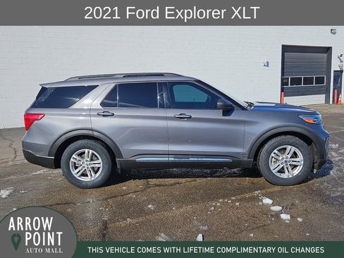 Used 2021 Ford Explorer XLT image 13