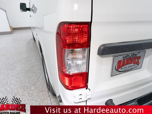 Used 2020 Nissan NV 2500 S image 9
