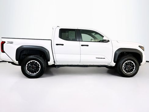 Used 2025 Toyota Tacoma TRD Off-Road image 10