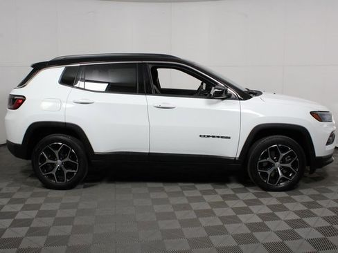 Used 2024 Jeep Compass Limited image 8