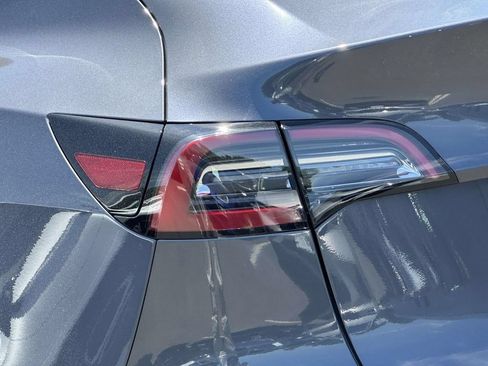 Used 2023 Tesla Model Y 2WD image 8