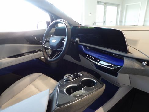 Used 2025 Cadillac Optiq Sport 1 AWD/4WD image 24
