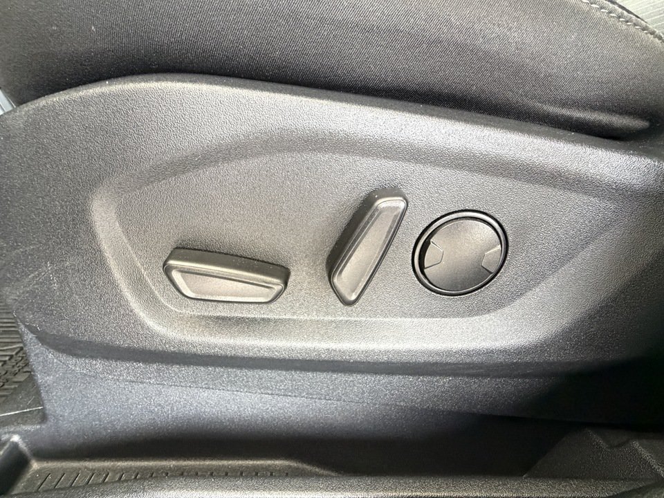 Used 2024 Ford Edge SEL w/ Cargo Accessory Package AWD/4WD image 10
