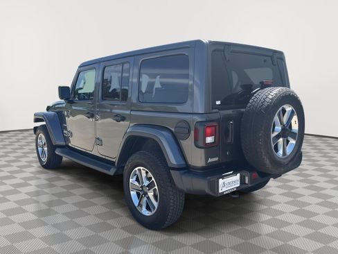Used 2018 Jeep Wrangler Unlimited Sahara AWD/4WD image 7