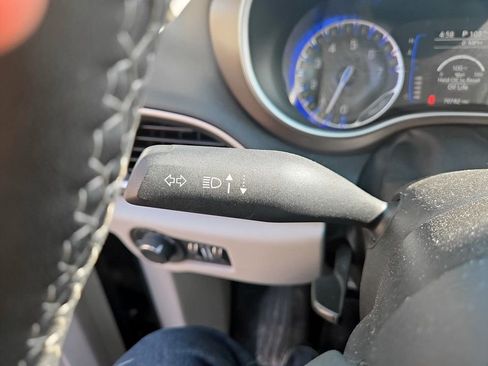 Used 2023 Chrysler Voyager LX image 20