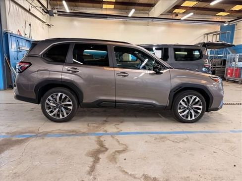 Used 2025 Subaru Forester Touring image 3