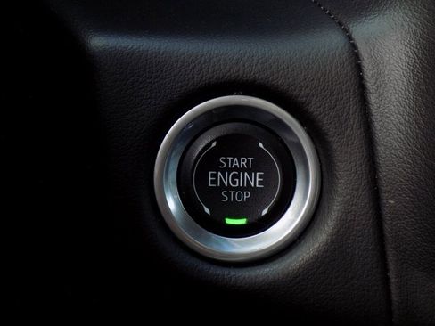 Used 2024 GMC Yukon XL SLT image 35