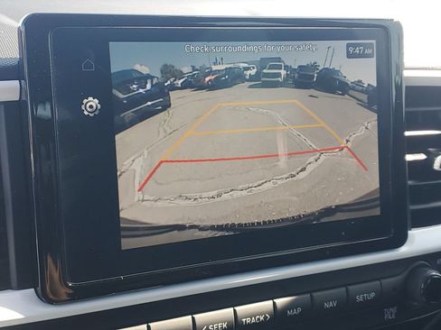 Used 2024 Hyundai Venue Limited FWD image 30