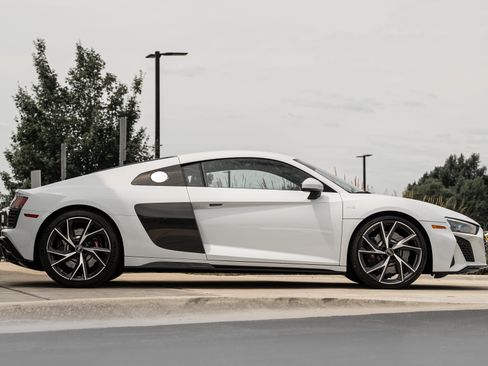 Certified 2023 Audi R8 V10 performance w/ Premium Package RWD image 3
