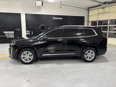 Used 2025 Cadillac XT6 Luxury FWD image 5