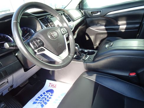 Used 2017 Toyota Highlander XLE w/ Protection Package #3 image 12