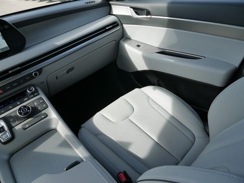 Used 2025 Hyundai Palisade SEL image 11