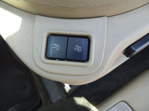 Used 2018 Ford Taurus Limited image 14