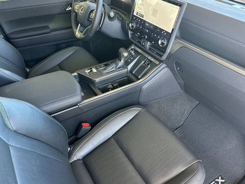 New 2026 Lexus GX 550 w/ Accessory Package (CT) AWD/4WD image 16