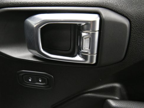 Used 2024 Jeep Gladiator Mojave w/ Technology Group AWD/4WD image 28