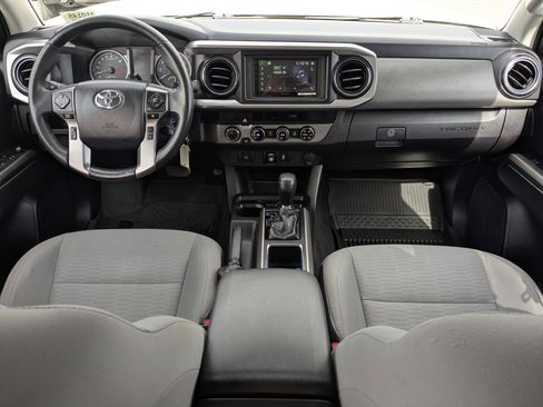 Used 2018 Toyota Tacoma SR5 AWD/4WD image 24