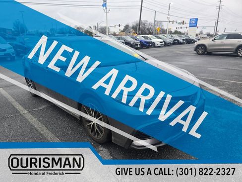 Used 2023 Toyota Camry SE image 2