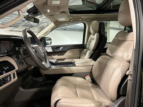 Used 2023 Lincoln Navigator Reserve image 10