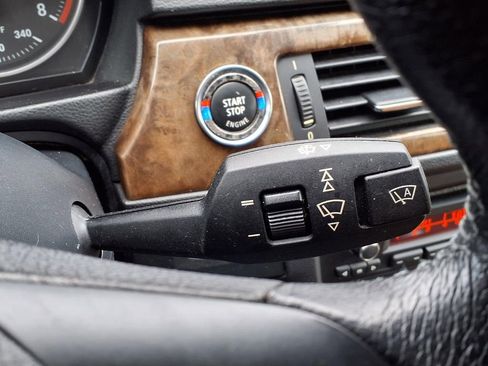 Used 2009 BMW 335i Convertible image 14