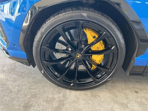 Used 2022 Lamborghini Urus image 18