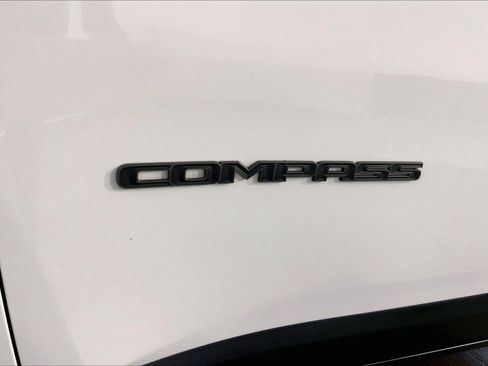 Used 2025 Jeep Compass Trailhawk AWD/4WD image 8