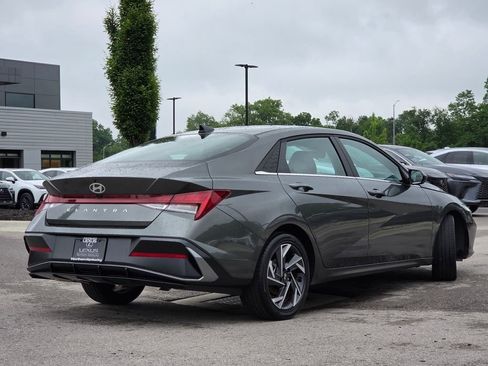 Used 2025 Hyundai Elantra SEL FWD image 26
