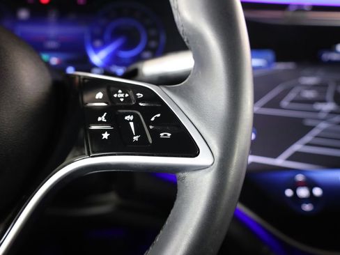 Used 2023 Mercedes-Benz EQS 580 4MATIC SUV w/ Exclusive Trim Package image 18