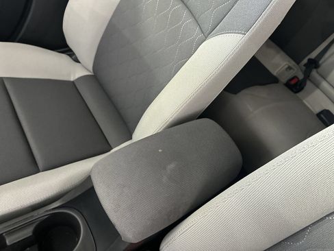 Used 2025 Toyota Corolla LE FWD image 21