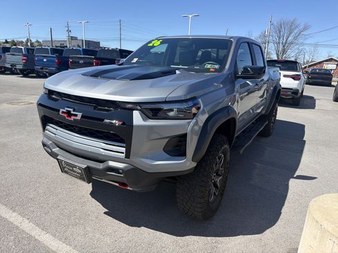 Used 2026 Chevrolet Colorado ZR2 w/ Technology Package AWD/4WD image 33