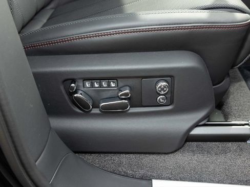 Certified 2025 Bentley Bentayga AWD/4WD image 82
