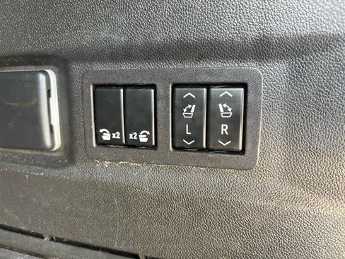 Used 2023 GMC Yukon Denali AWD/4WD image 34