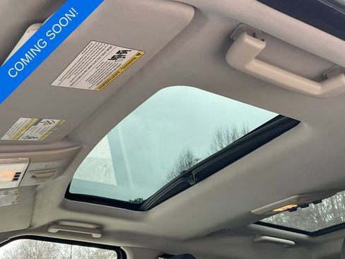 Used 2016 Land Rover LR4 HSE Silver Edition image 4