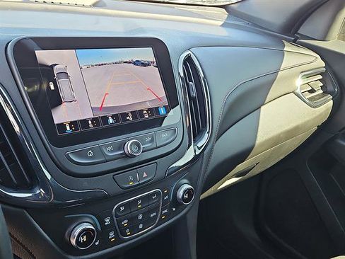 Used 2023 Chevrolet Equinox RS image 17