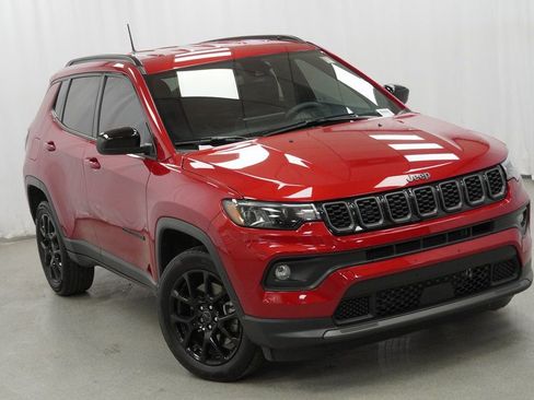 Used 2025 Jeep Compass Latitude w/ Altitude Special Edition AWD/4WD image 9