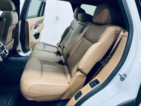 Used 2025 Land Rover Range Rover Long Wheelbase SE image 31