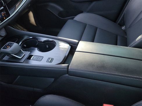 Used 2023 Nissan Rogue SL w/ SL Premium Package image 25