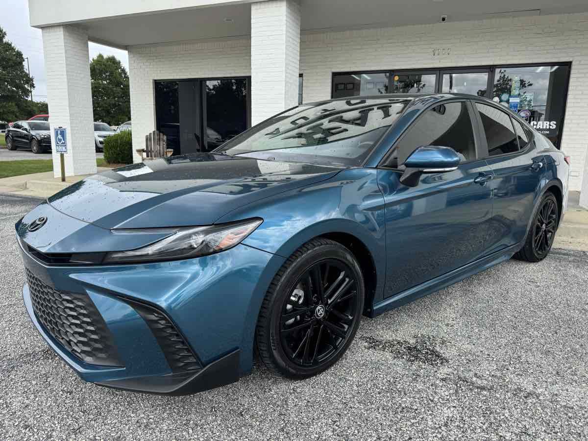 Used 2025 Toyota Camry SE FWD image 27