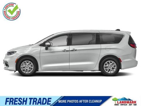 Used 2024 Chrysler Pacifica Touring-L FWD image 1