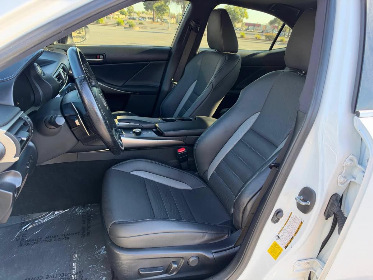 Used 2020 Lexus IS 300 F Sport w/ Blackline Edition RWD image 15